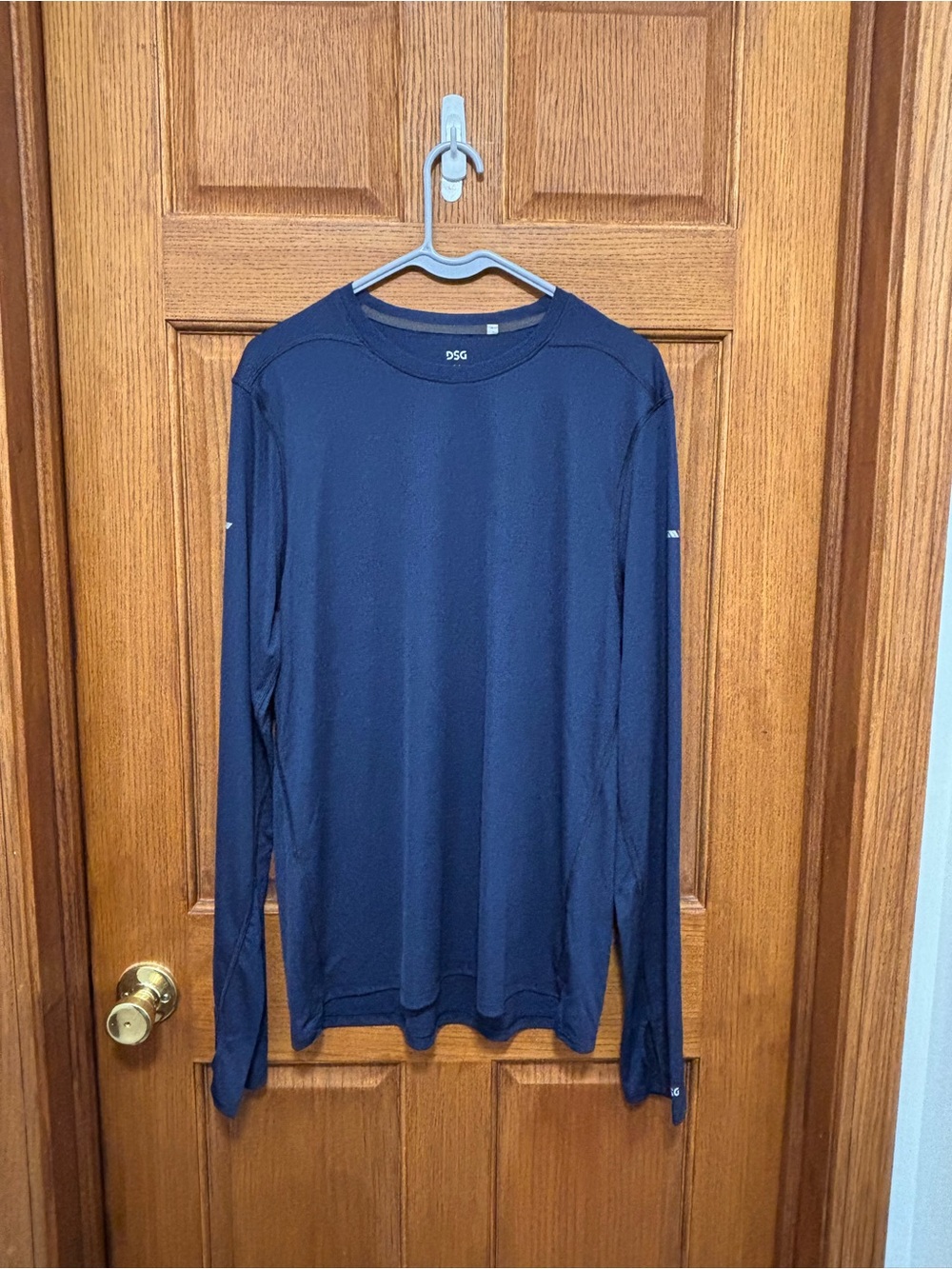 DSG Long-Sleeve Running Tee in Navy Blue. Sz M. NWOT